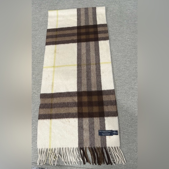 Burberry London Nova Check Cashmere Scarf - Picture 4 of 7